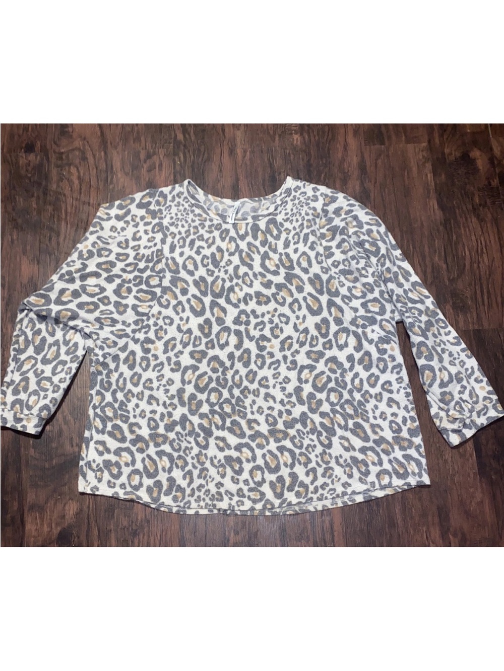 Women's Leopard Print Long Sleeve Pullover Top - White/Gray